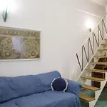 Nello Storico “palazzo Donn'anna” *