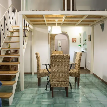 Nello Storico “palazzo Donn'anna” Appartement *
