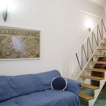 Nello Storico “palazzo Donn'anna” *
