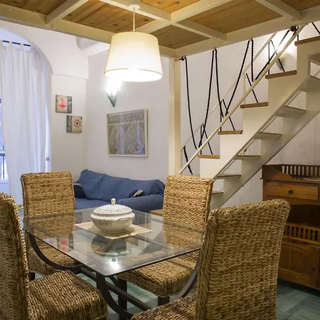 Nello Storico “palazzo Donn'anna” Appartement *