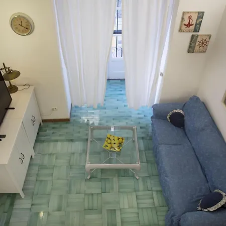 Nello Storico “palazzo Donn'anna” Appartement *