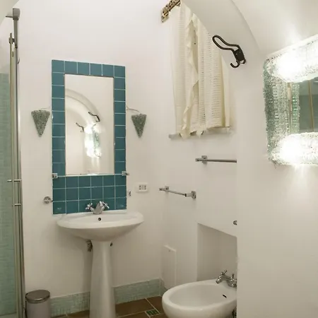 Nello Storico “palazzo Donn'anna” *