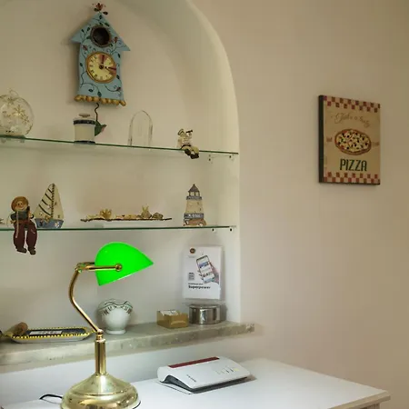 Nello Storico “palazzo Donn'anna” Appartement *