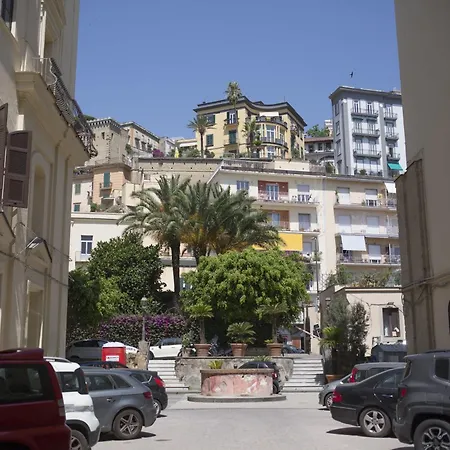 Nello Storico “palazzo Donn'anna” Appartement *
